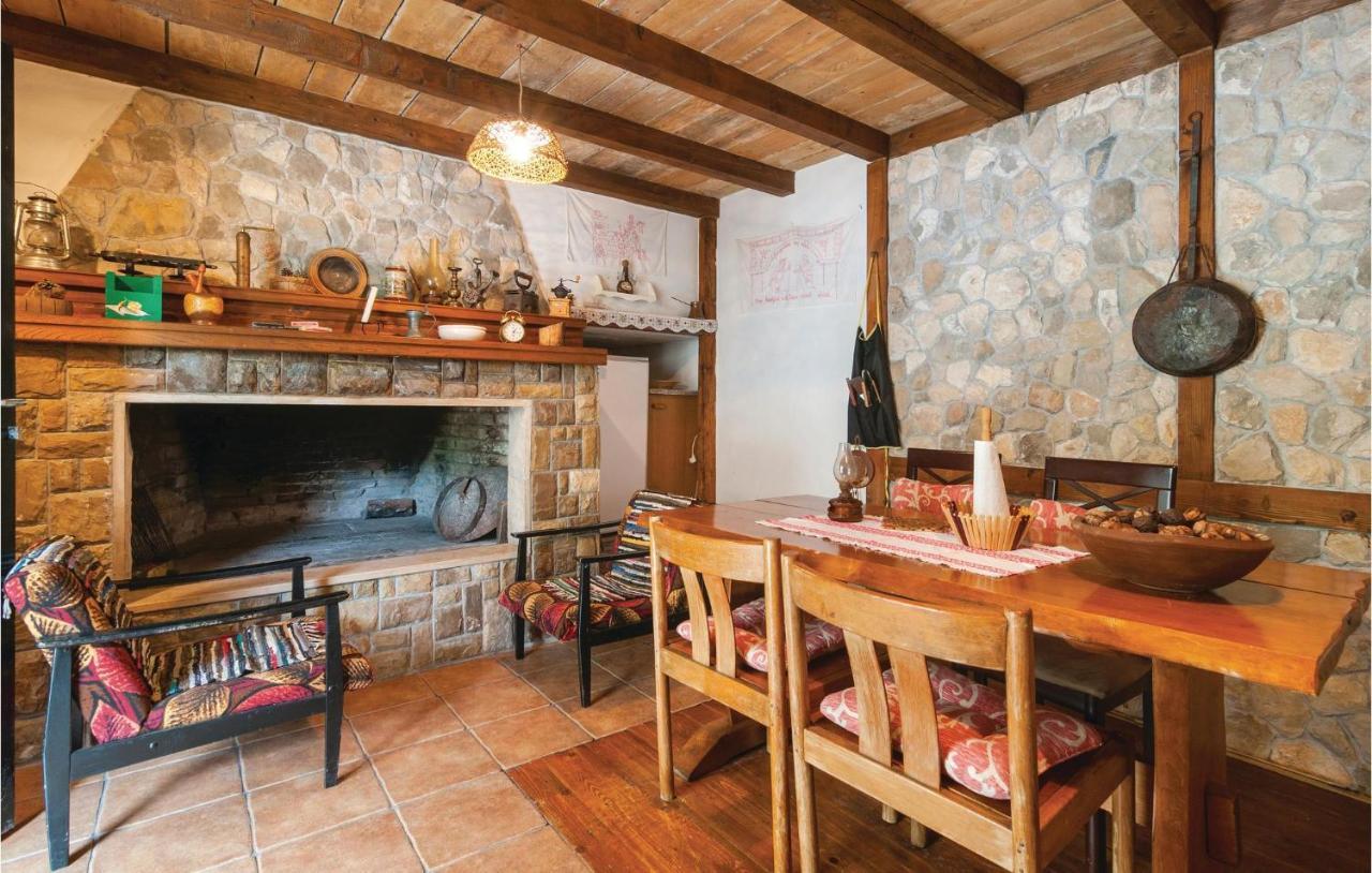 Cozy Home In Podaspilje With Kitchen Svinisce Екстер'єр фото