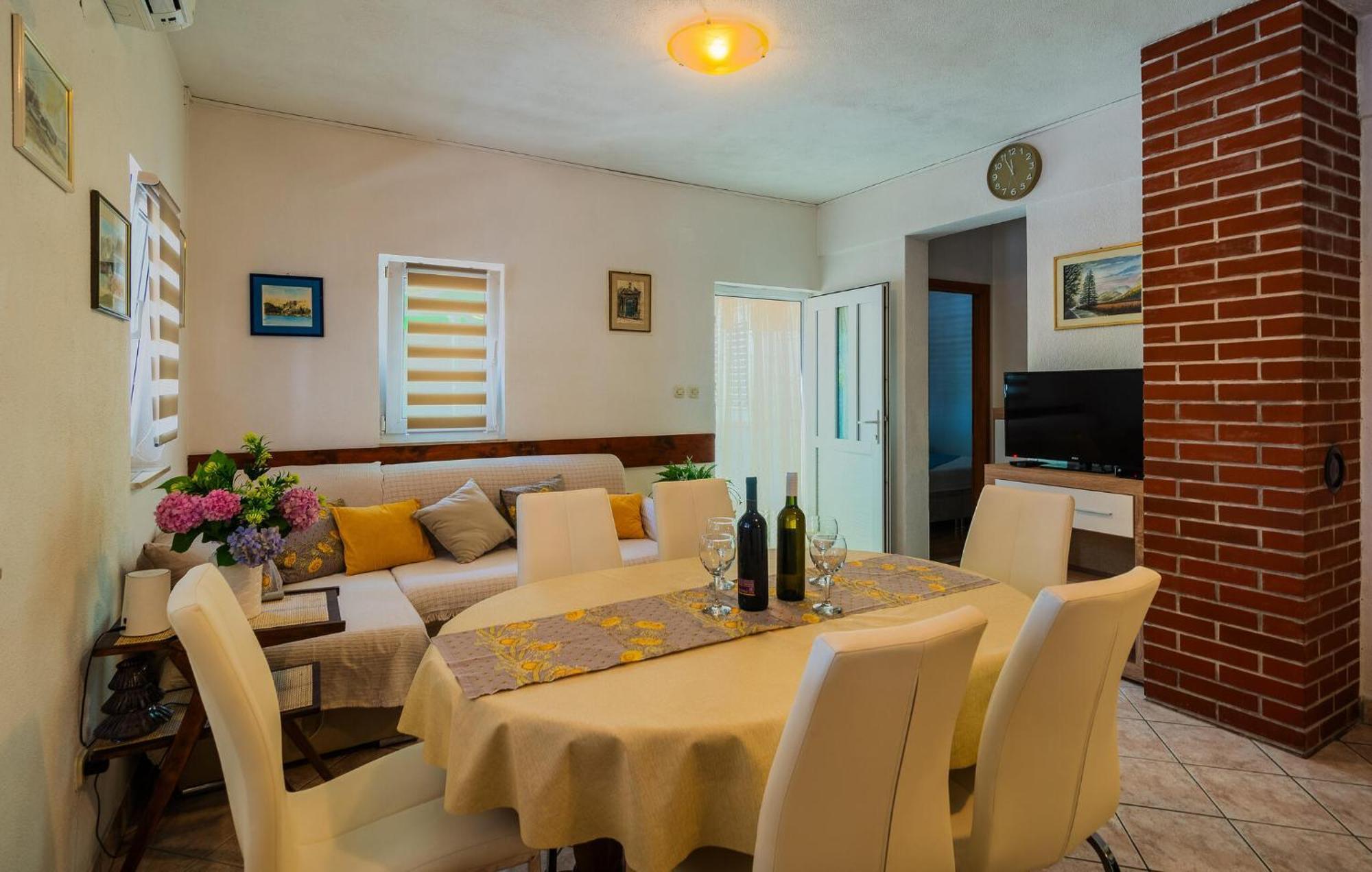 Cozy Home In Podaspilje With Kitchen Svinisce Екстер'єр фото