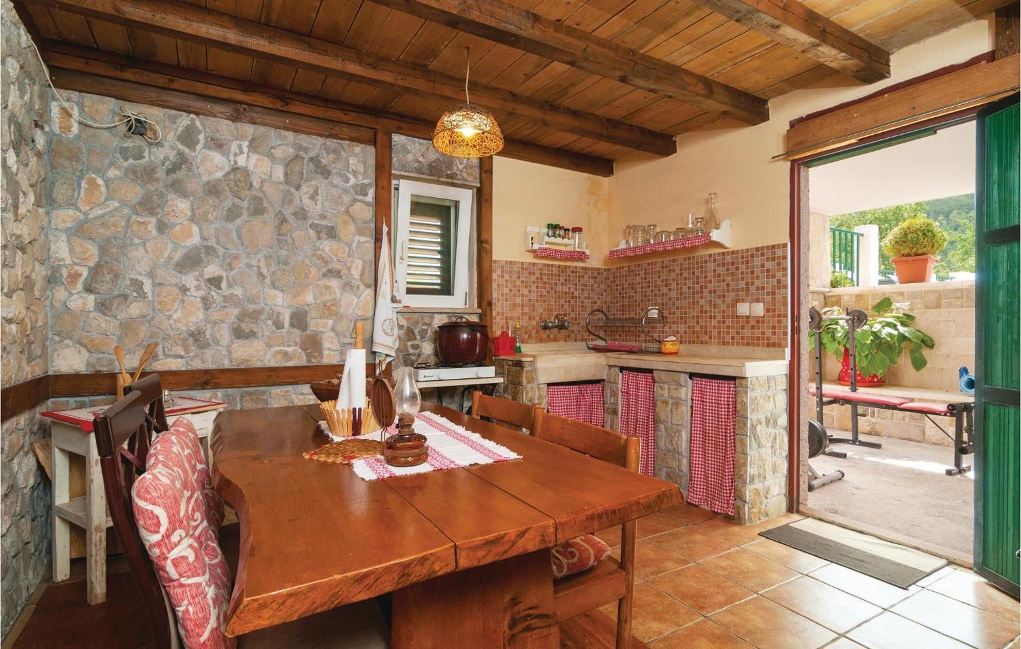 Cozy Home In Podaspilje With Kitchen Svinisce Екстер'єр фото